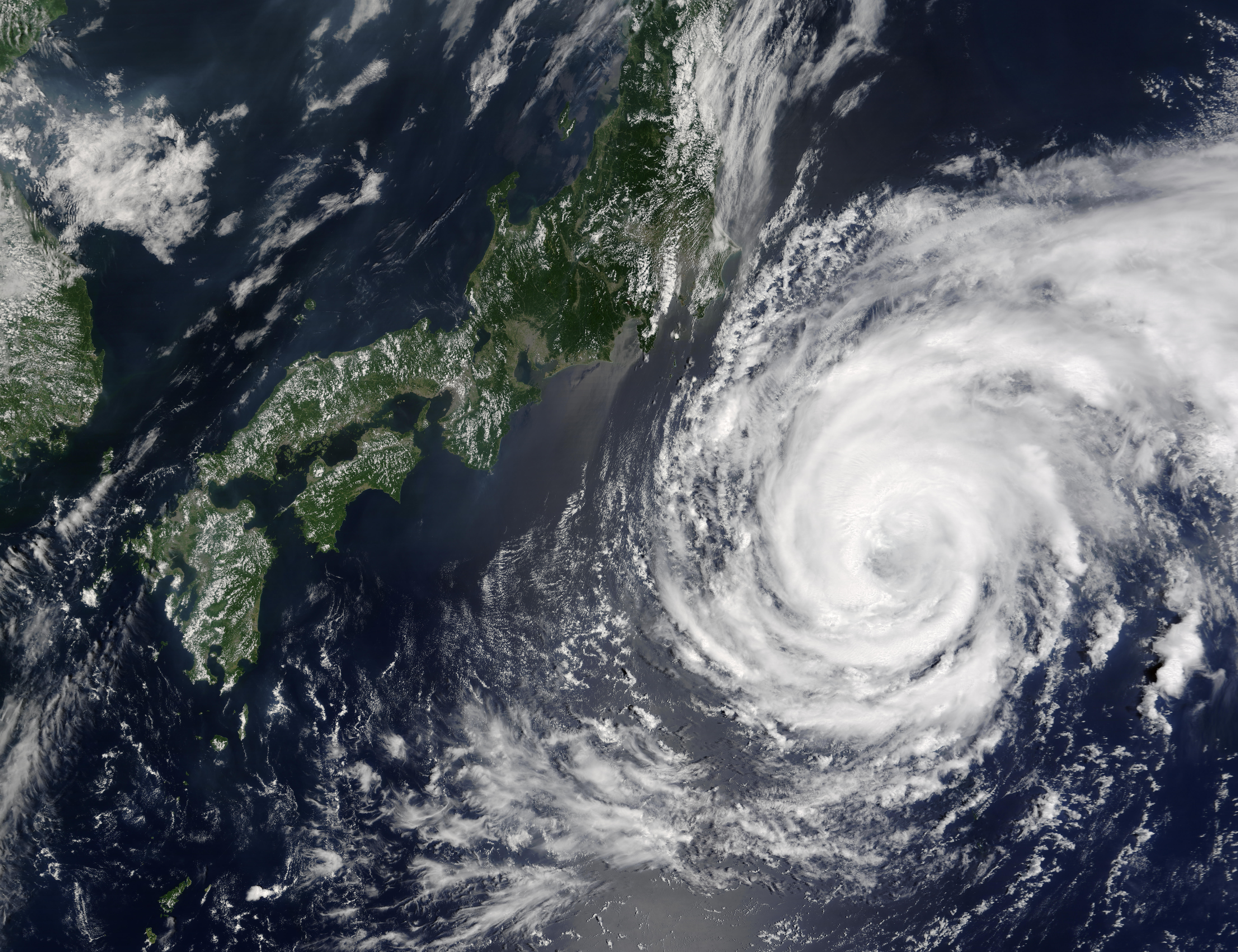 Какие из перечисленных островов страдают от тайфунов. Тайфун стихийное бедствие. Природные катастрофы Тайфун. Катаклизм Тайфун. Тайфуны и ЦУНАМИ В Японии.