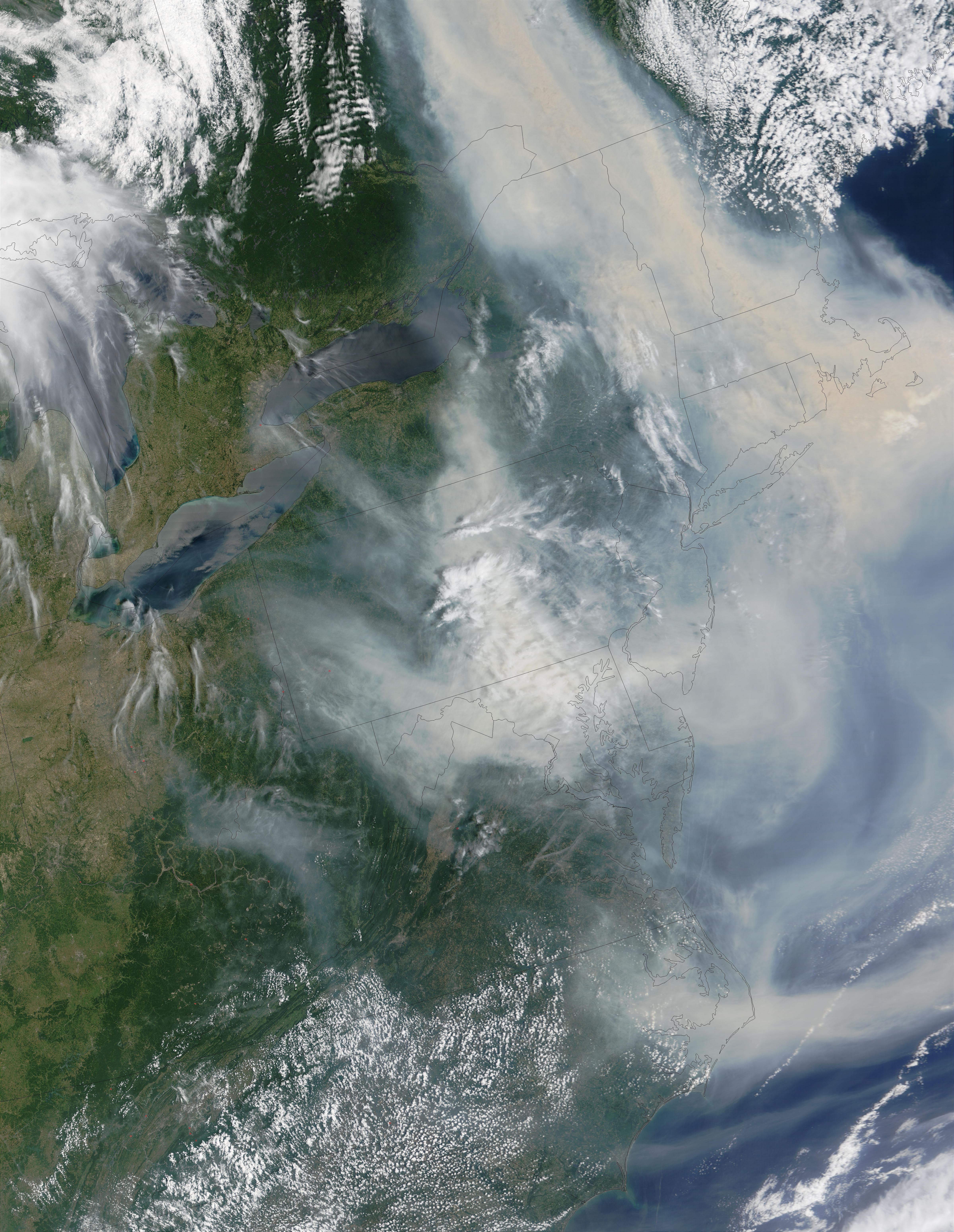Humo de incendios en Quebec transportado encima de la costa este de