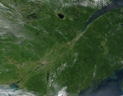 Photo, Image et Carte Satellite du Québec en Été